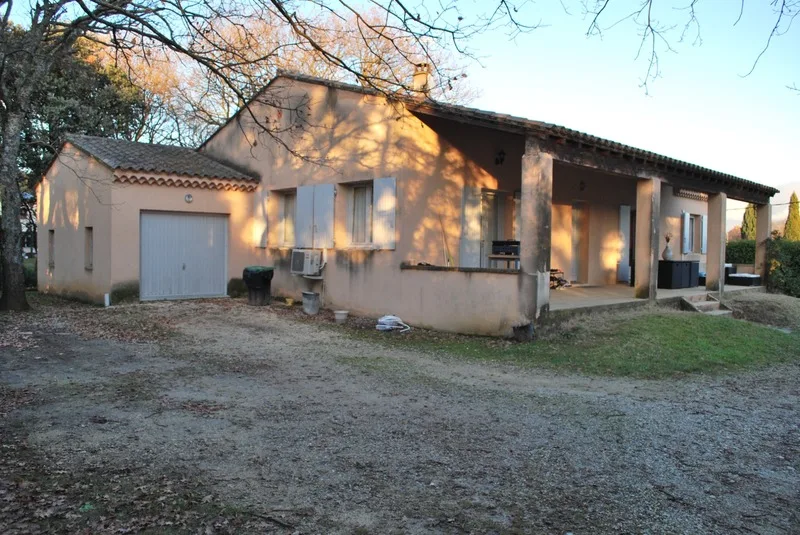 Maison entourée d'un jardin à GRIGNAN (26)