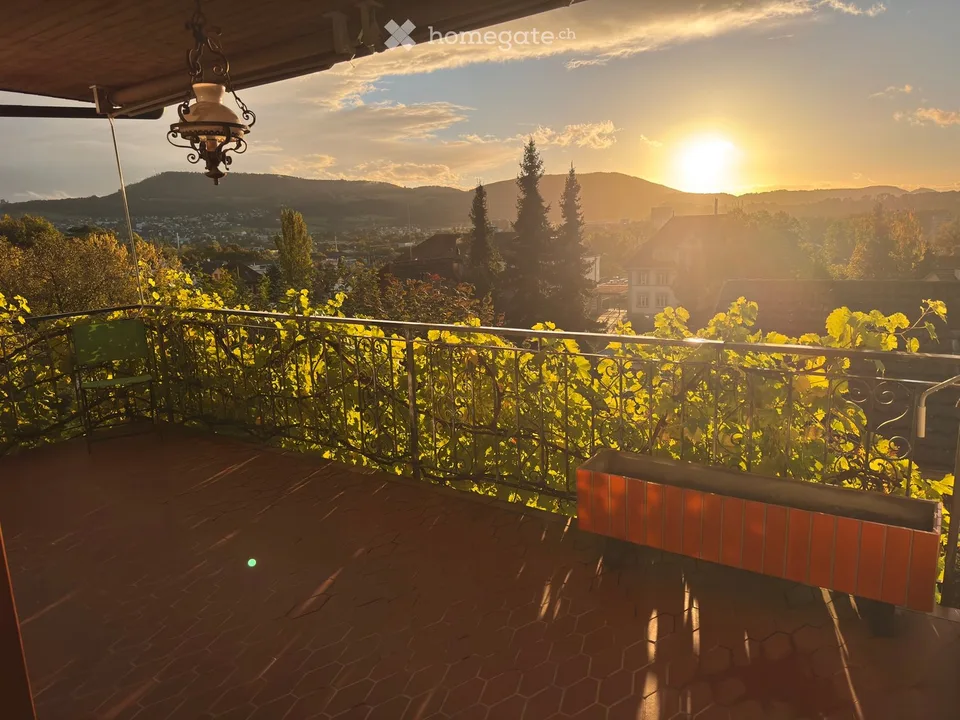Family home with with unobstructed views  10 min to Basel