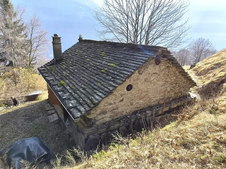 schönes Berghaus inmitten der Natur mit schöner Panoramablick