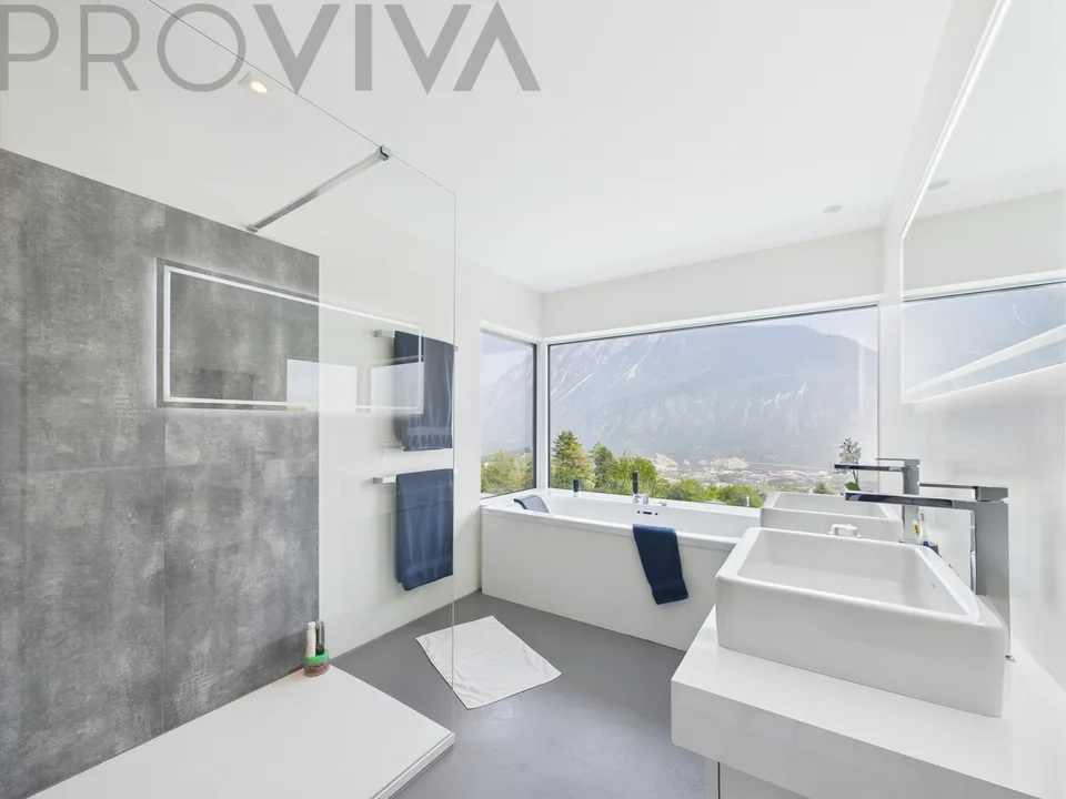 Luxuriöse Villa mit Salzwasserpool und unvergleichlichem Talblick
