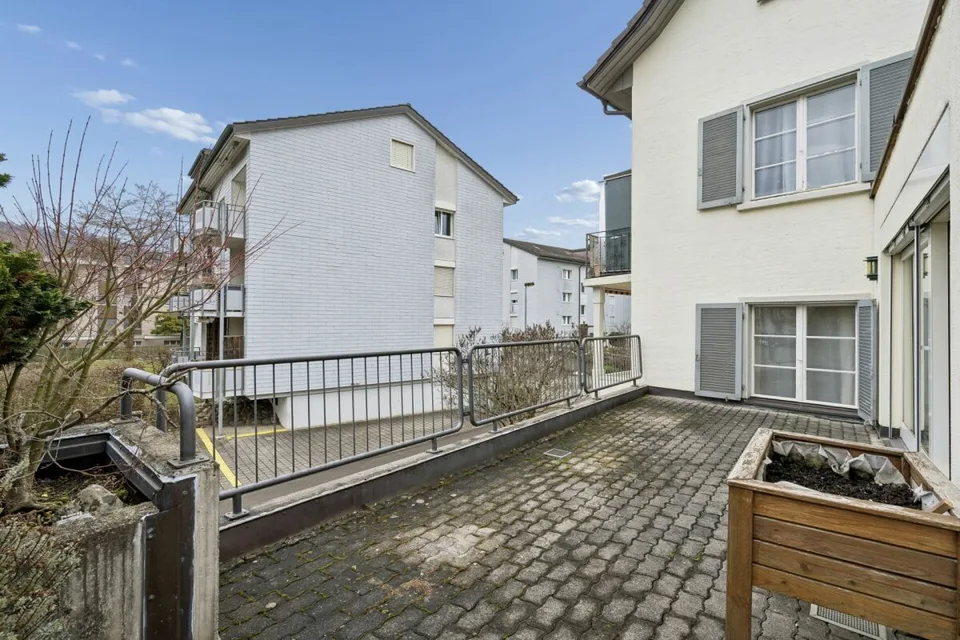 Maison de 3 familles attrayante sans trafic de passage à Regensdorf