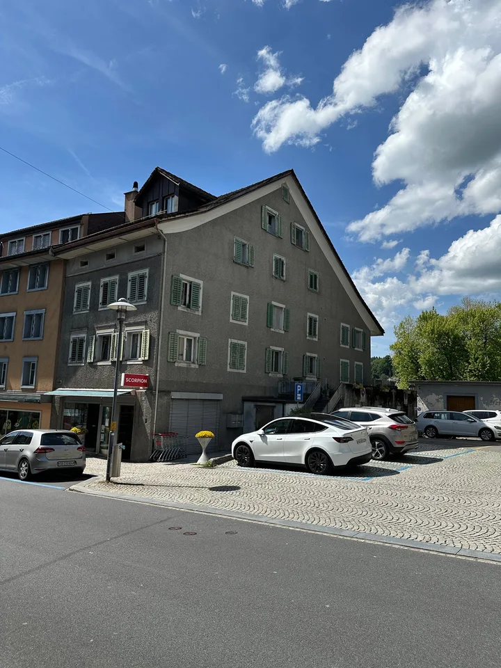 3-Fam-Haus mit Ladenlokal , Magazin, Parkplätzen