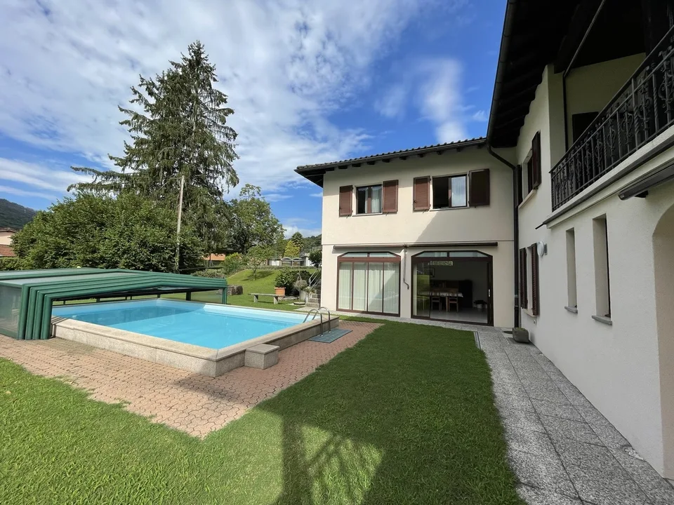 Spaziosa CASA con GRANDE GIARDINO e app. 2 LOC. SEPARATO