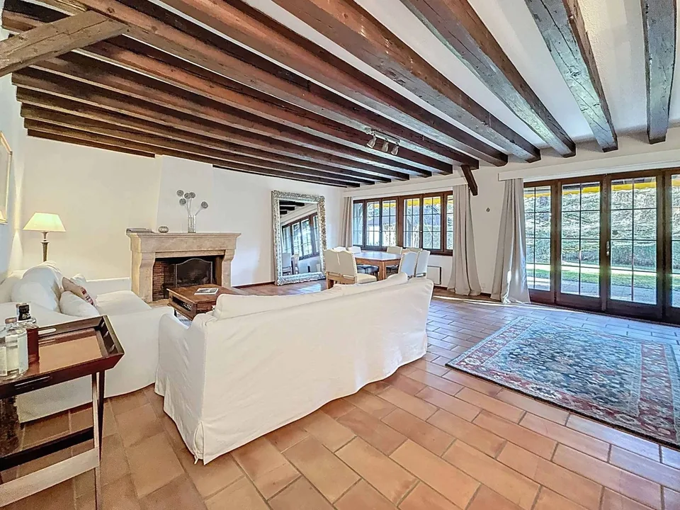 CO-ESCLUSIVA! Magnifica proprietà di carattere vicino a Nyon