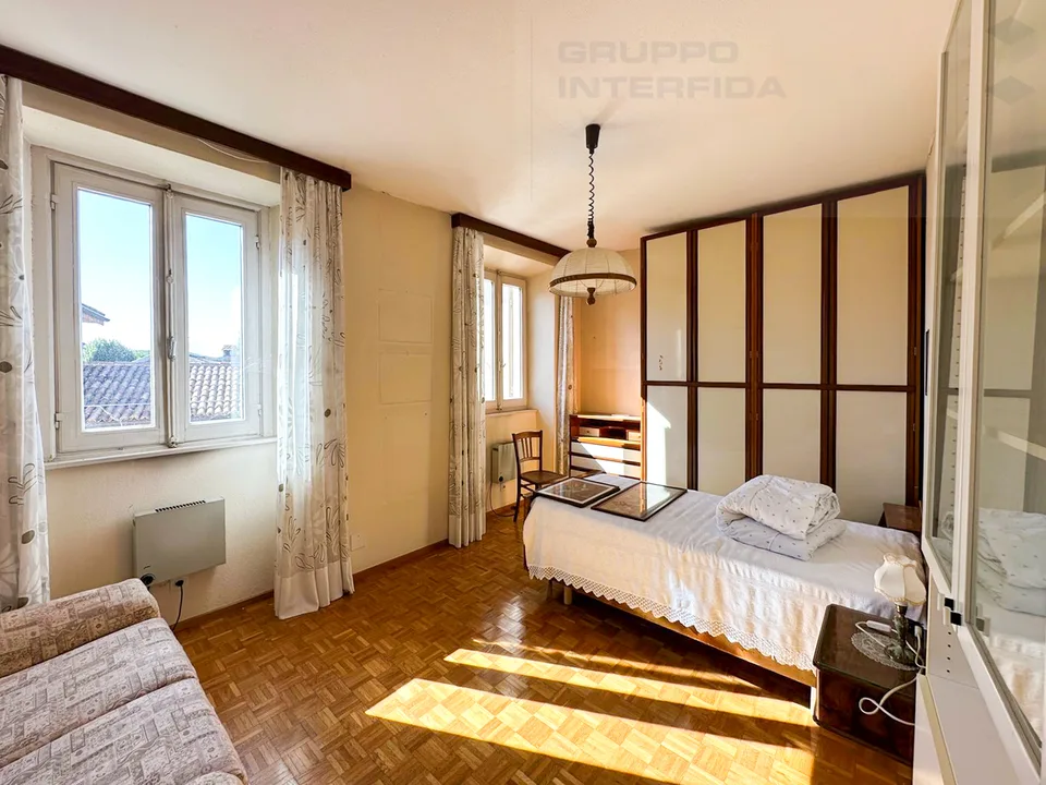 STORICA VILLA CON GIARDINO E GARAGE – foto 7 di 13
