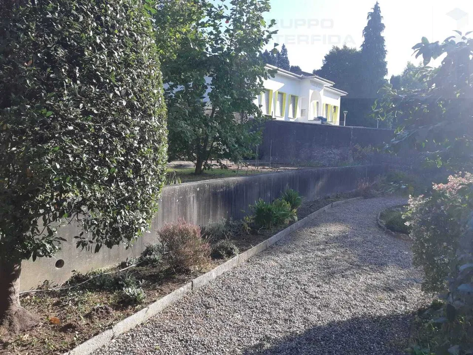 STORICA VILLA CON GIARDINO E GARAGE – foto 11 di 13