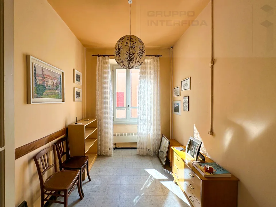 STORICA VILLA CON GIARDINO E GARAGE – foto 10 di 13