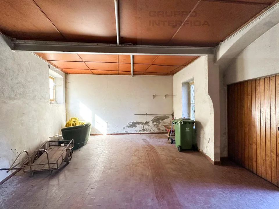 STORICA VILLA CON GIARDINO E GARAGE – foto 12 di 13