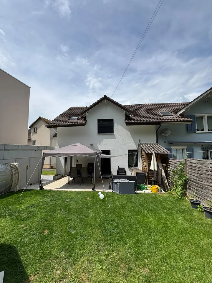 Charmantes Zweifamilienhaus in Murgenthal – Totalsaniert & Idyllisch gelegen