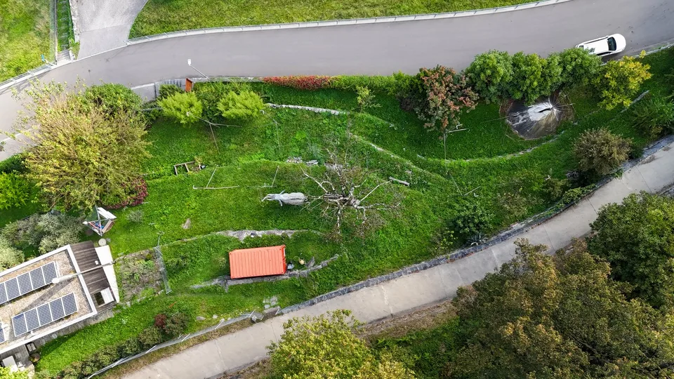 Baugrundstück 986m² mit genehmigtem Projekt und Panoramablick
