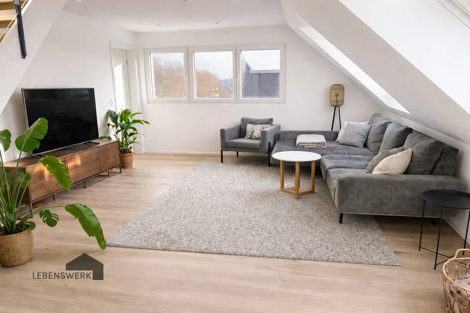 Zum Tausch: Moderne 5.5-Zimmer-Dachmaisonette im Herzen von Tägerwil