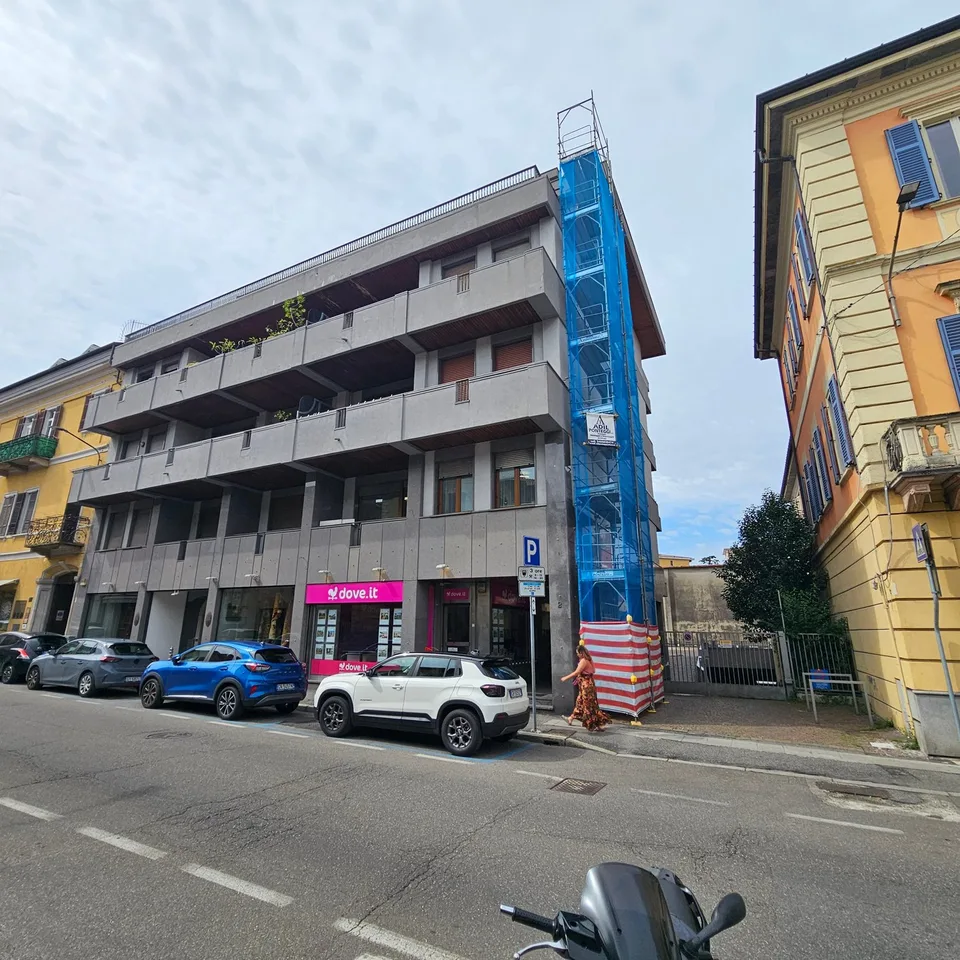 Appartamento 3.5 locali con balcone e parcheggio a Varese