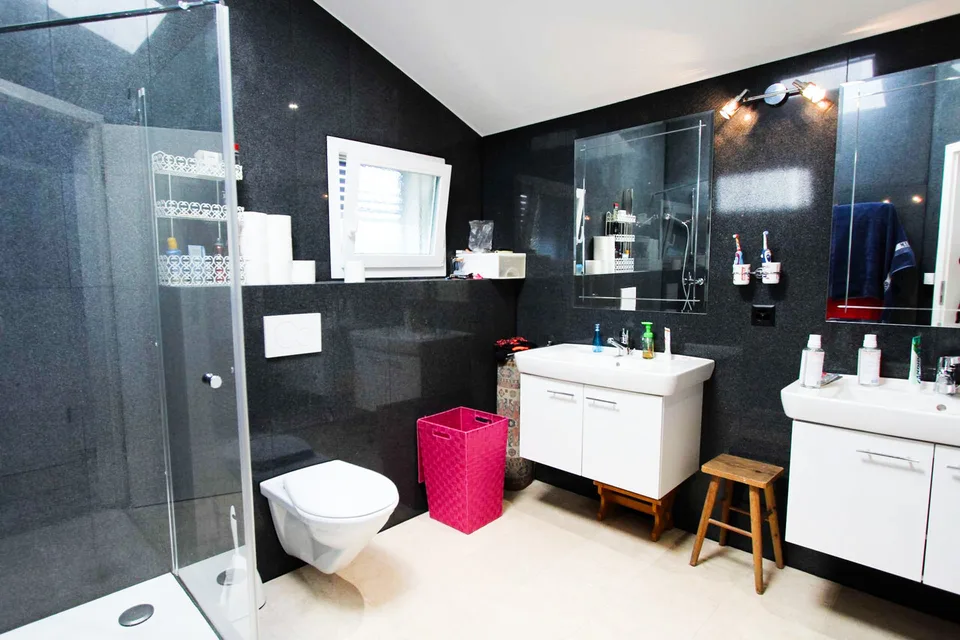 Casa indipendente con mansarda abitabile e ingresso indipendente – foto 9 di 12