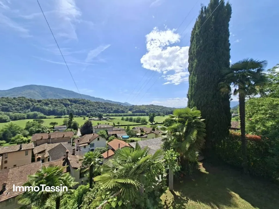 OPPORTUNITÉ : Propriété unique sur plus de 15 000 m² de terrain dans une tranquillité absolue avec piscine et vue imprenable sur le Malcantone tessinois – photo 6 sur 13