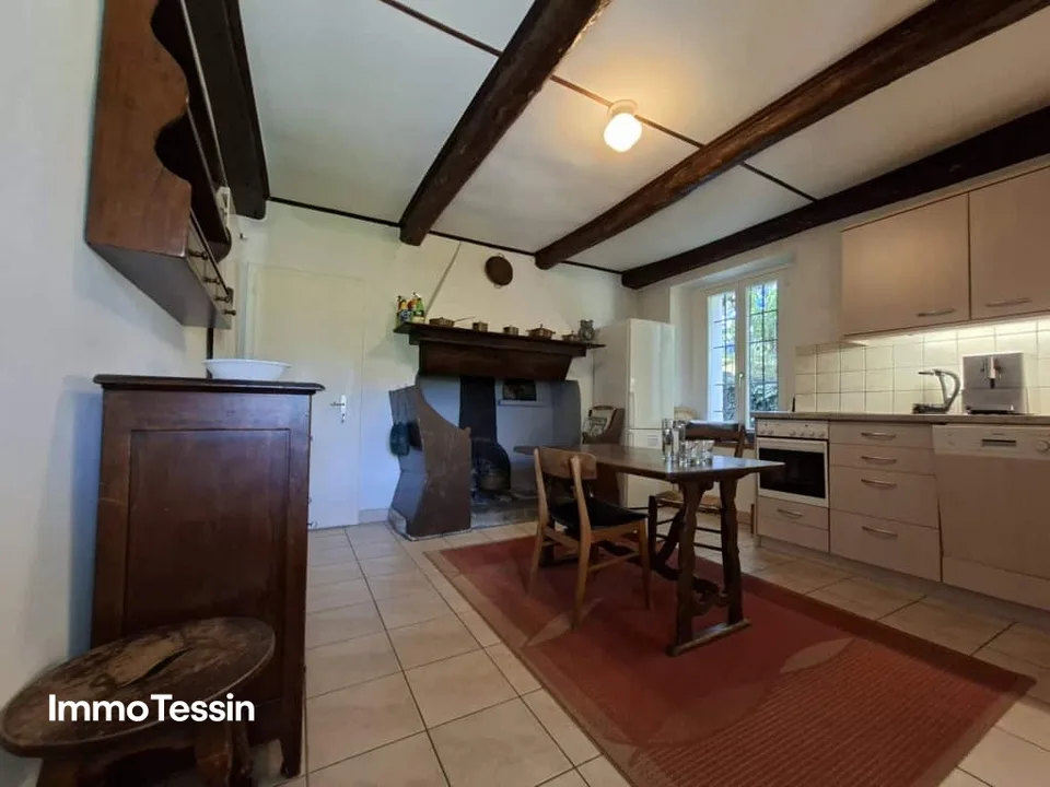 OPPORTUNITÉ : Propriété unique sur plus de 15 000 m² de terrain dans une tranquillité absolue avec piscine et vue imprenable sur le Malcantone tessinois – photo 11 sur 13