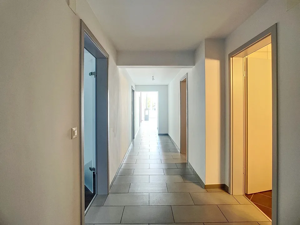 Wohnung 5.5 Zimmer mit Terrasse/Garten – Foto 6 von 13