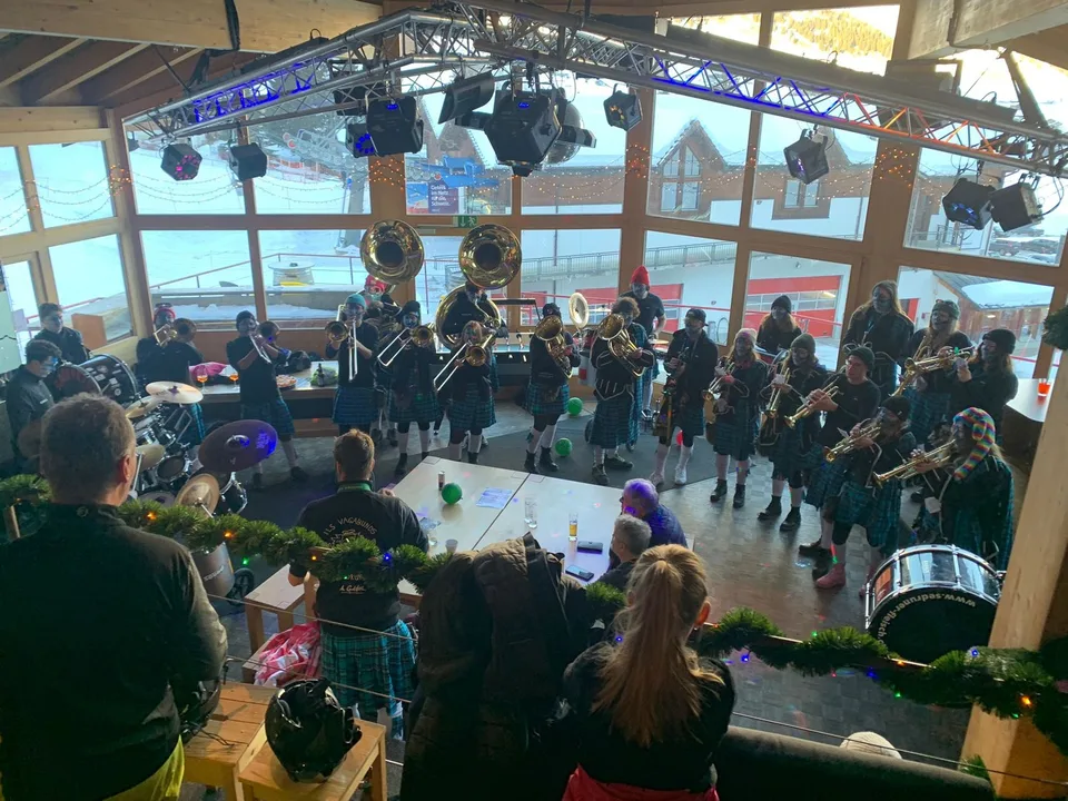 Attraktive Après Ski Bar mit Potenzial an der Talstation Dieni, Graubünden – Foto 13 von 15
