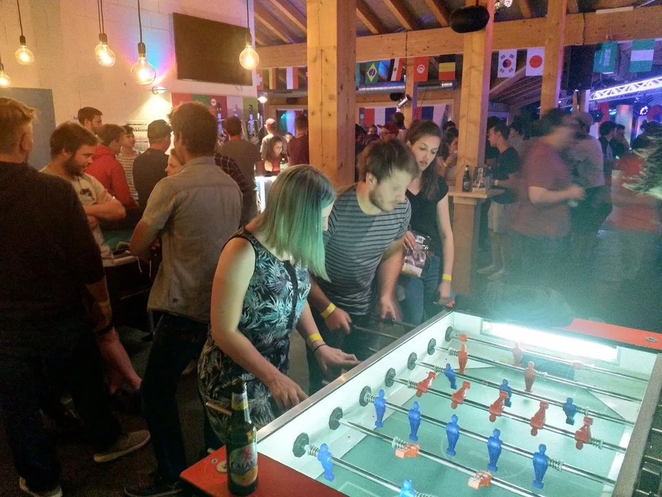 Attraktive Après Ski Bar mit Potenzial an der Talstation Dieni, Graubünden – Foto 11 von 15