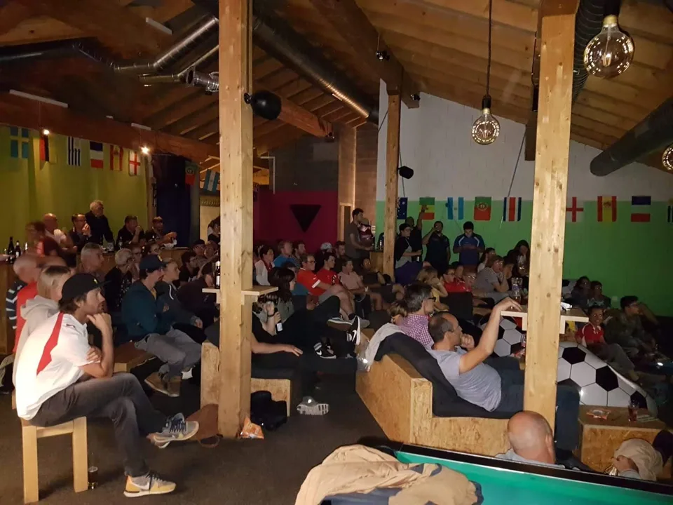 Attraktive Après Ski Bar mit Potenzial an der Talstation Dieni, Graubünden – Foto 12 von 15
