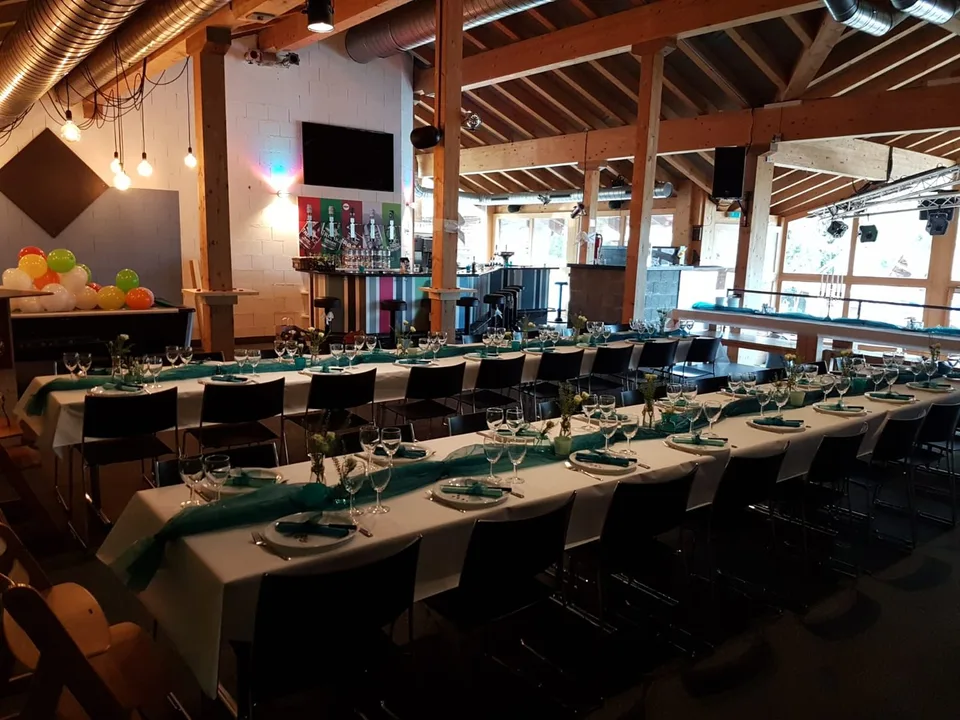 Attraktive Après Ski Bar mit Potenzial an der Talstation Dieni, Graubünden – Foto 6 von 15