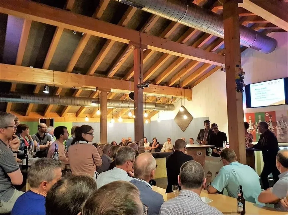 Attraktive Après Ski Bar mit Potenzial an der Talstation Dieni, Graubünden – Foto 8 von 15