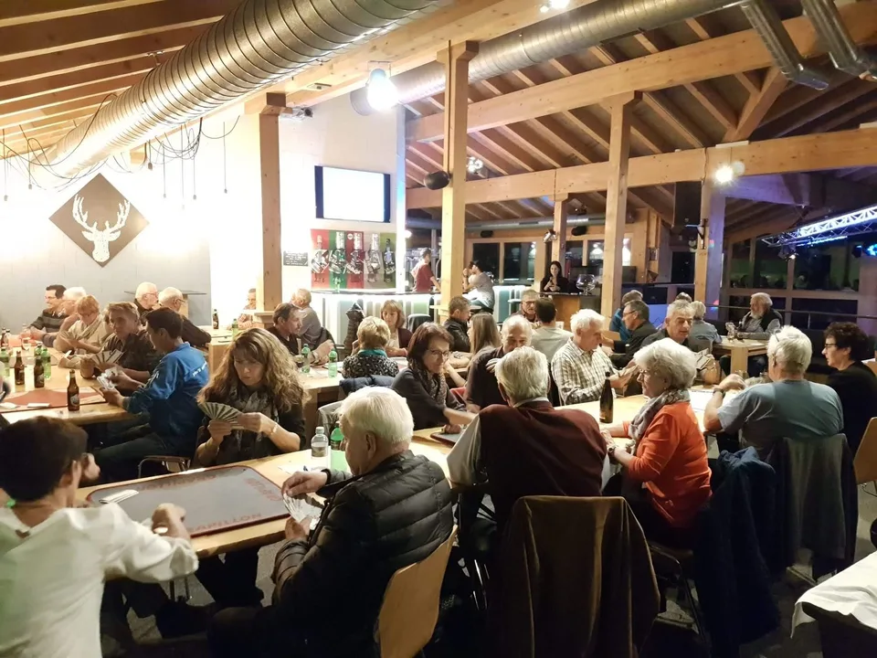 Attraktive Après Ski Bar mit Potenzial an der Talstation Dieni, Graubünden – Foto 14 von 15