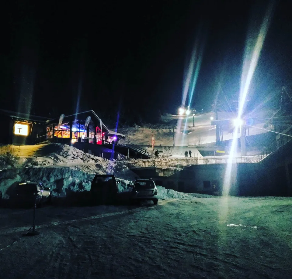 Bar après sci attraente con potenziale alla stazione di valle di Dieni, Grigioni