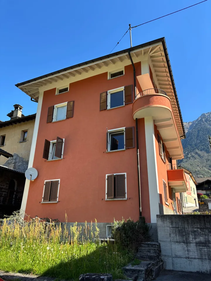 Valle di Blenio, Affascinante casa con spazi generosi!