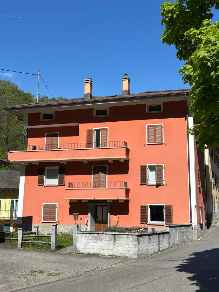 Valle di Blenio, Affascinante casa con spazi generosi!