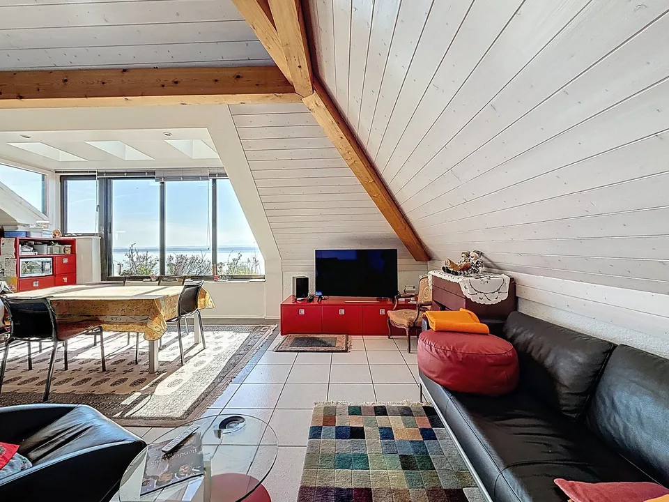 Duplex con vista panoramica sul lago e le Alpi – Gorgier