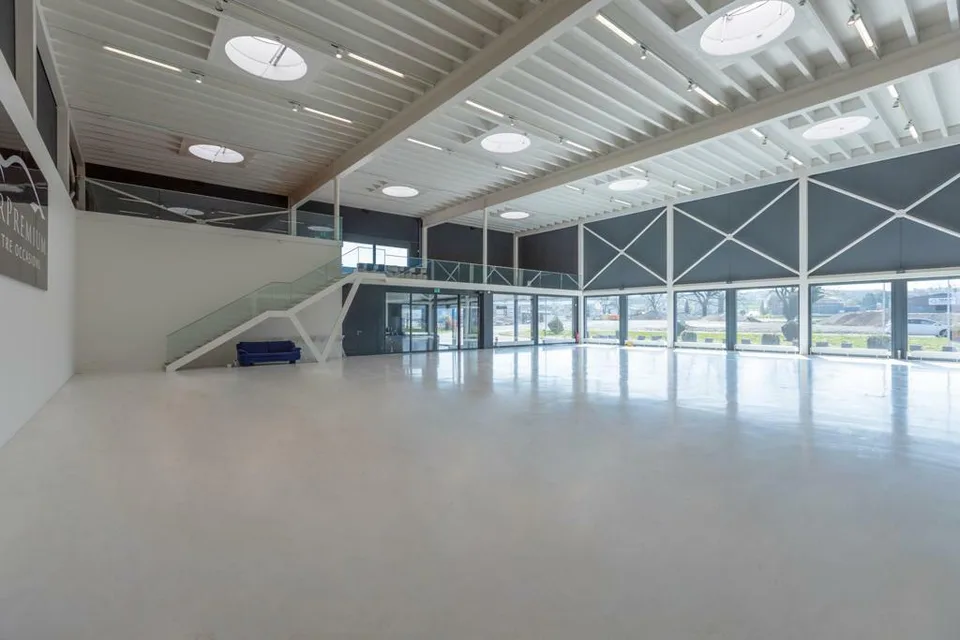 Avenches, à vendre, surface commerciale et dépôts de 964.5 m2