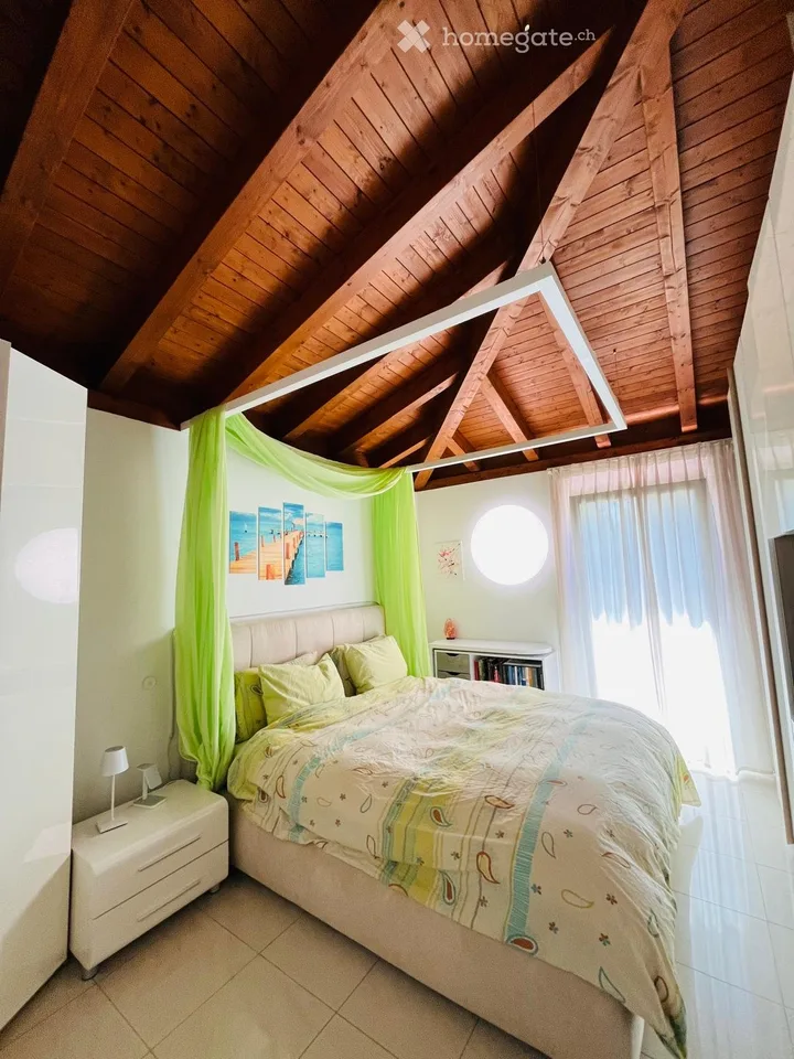 Maison unifamiliale à Porza avec jardin, 3 chambres et garage double avec recharge électrique