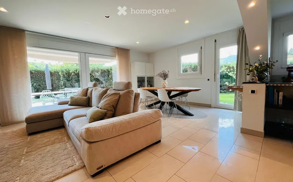 Maison unifamiliale à Porza avec jardin, 3 chambres et garage double avec recharge électrique