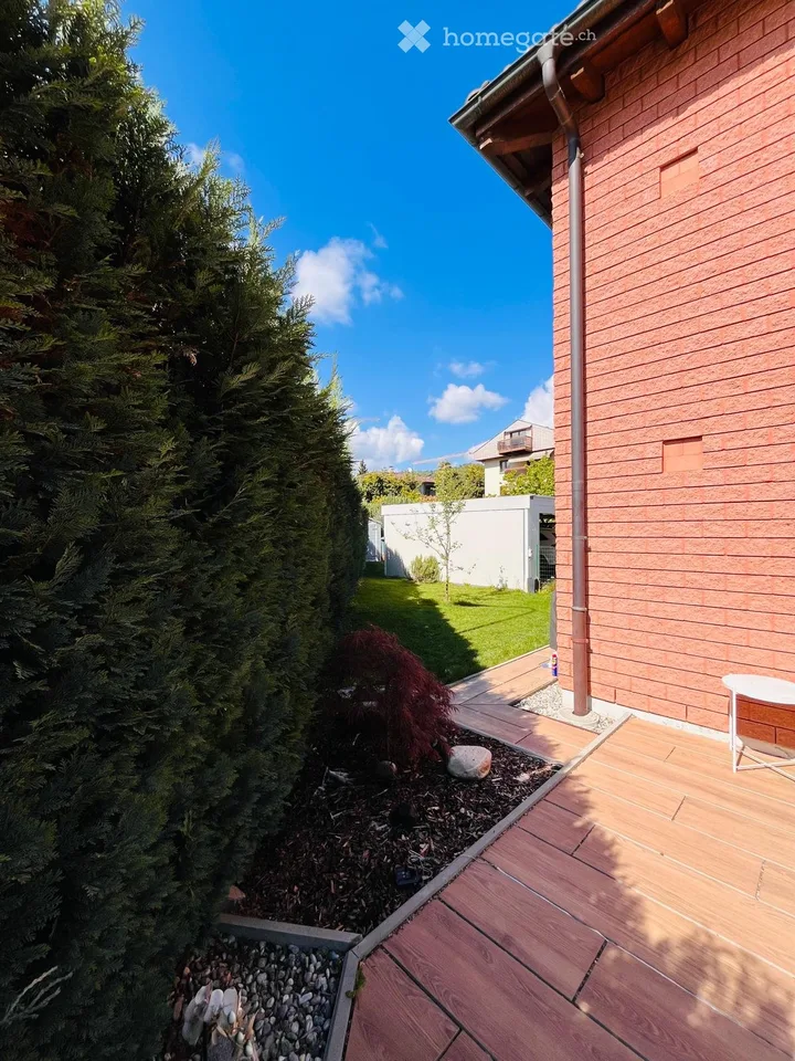 Maison unifamiliale à Porza avec jardin, 3 chambres et garage double avec recharge électrique