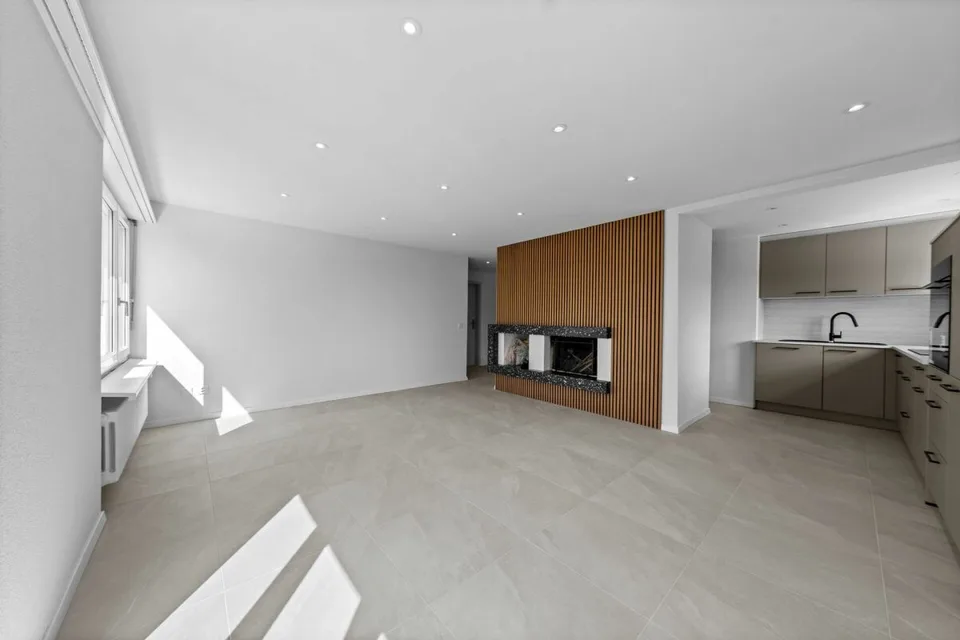 Vollständig sanierte 4.5-Zimmer-Attikawohnung mit grosser Terrasse und Weitsicht!