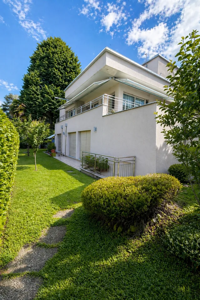 Esclusiva villa con piscina a pochi minuti dalla città