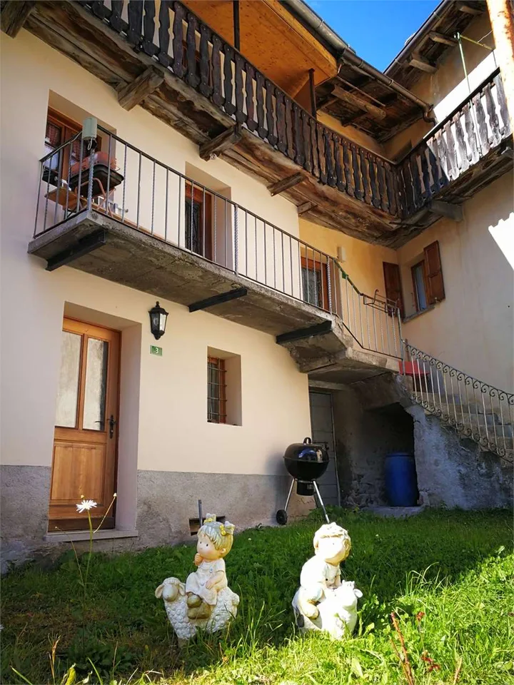 Typical Ticino house with grotto and attic in the heart of Campo Blenio