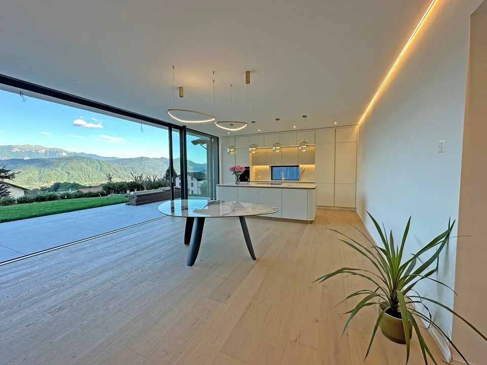Appartamento di 4.5 locali di nuova costruzione con area wellness privata e vista lago