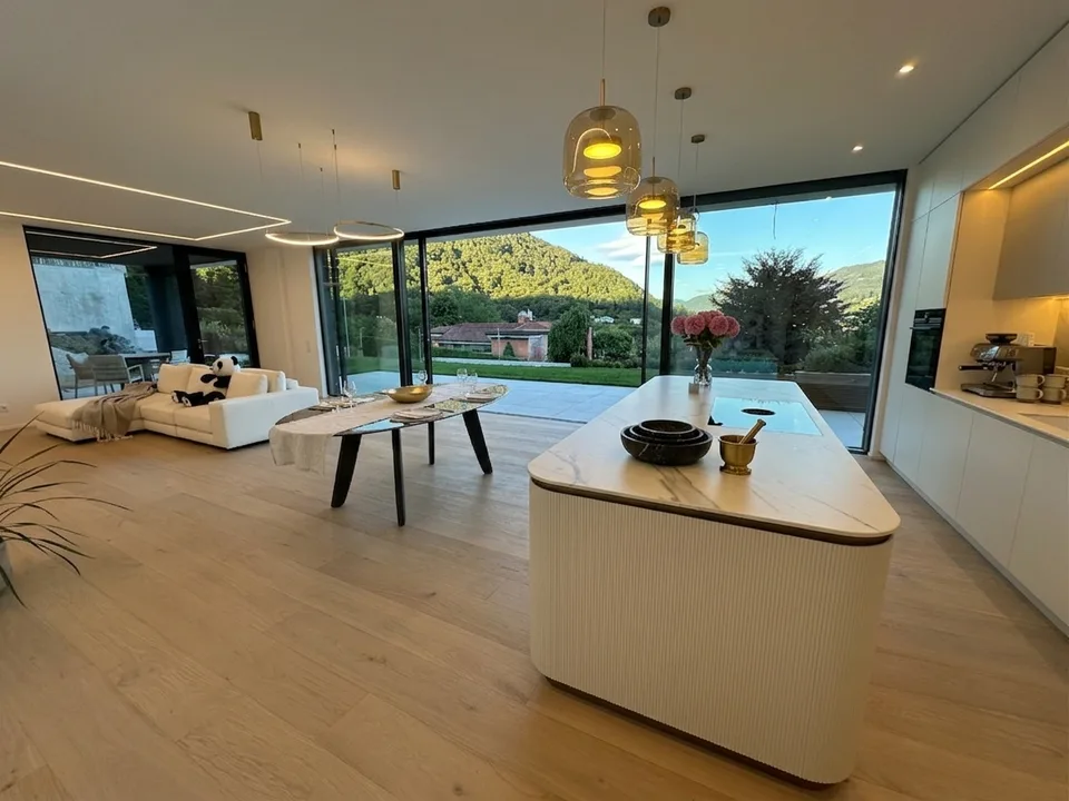 Appartamento di 4.5 locali di nuova costruzione con area wellness privata e vista lago