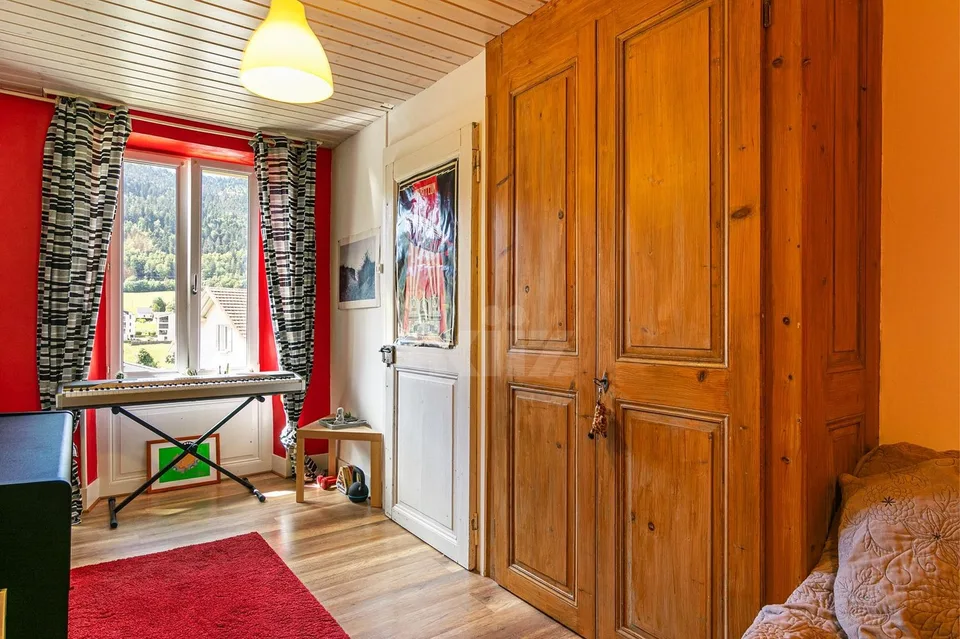 Schönes Haus mit Garten und Potenzial für Umbau – Foto 8 von 13