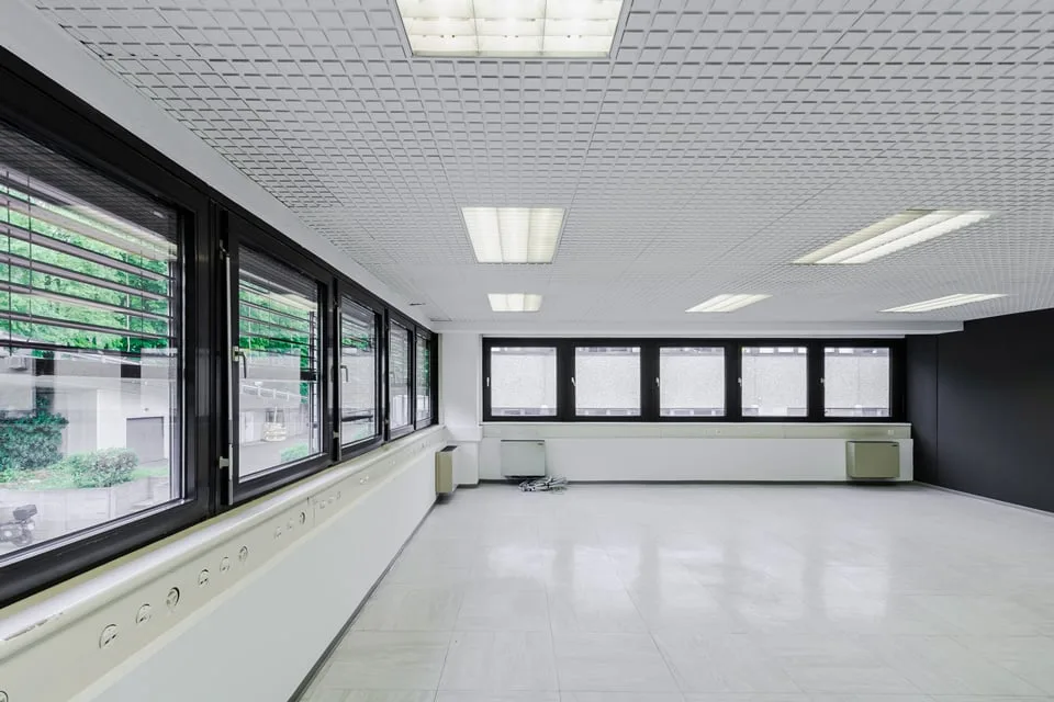 BIOGGIO - GROSSES BÜRO IN STRATEGISCHER LAGE ZU VERMIETEN (rif. 013)