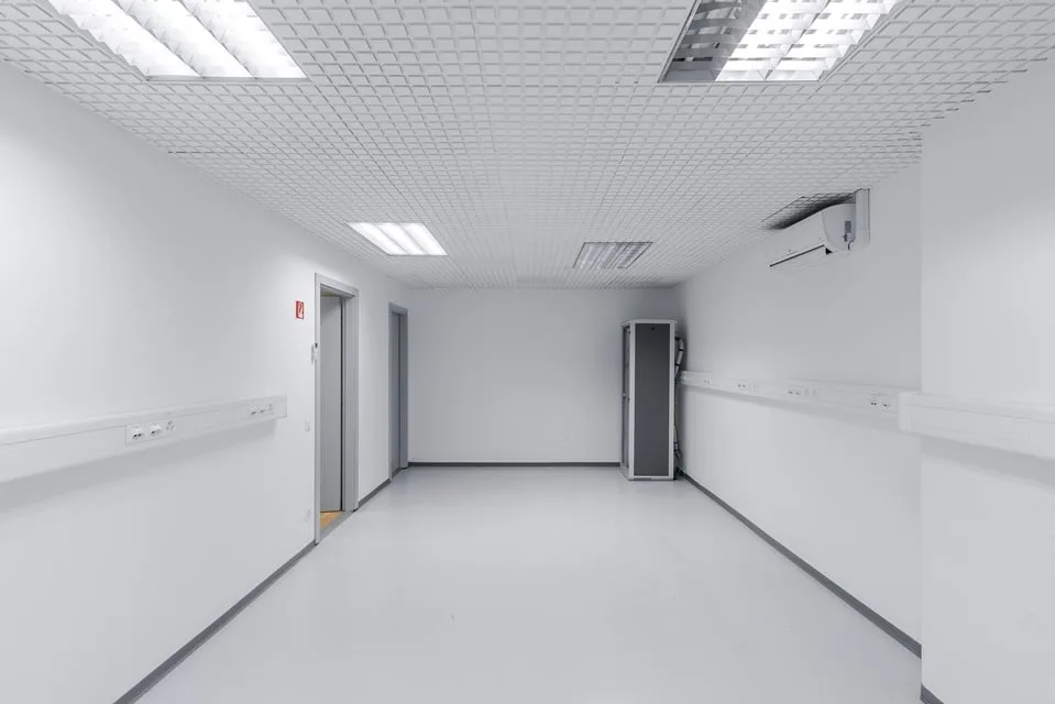 BIOGGIO - SPACIOUS OFFICE FOR RENT IN STRATEGIC LOCATION (ref. 013) – photo 8 of 18