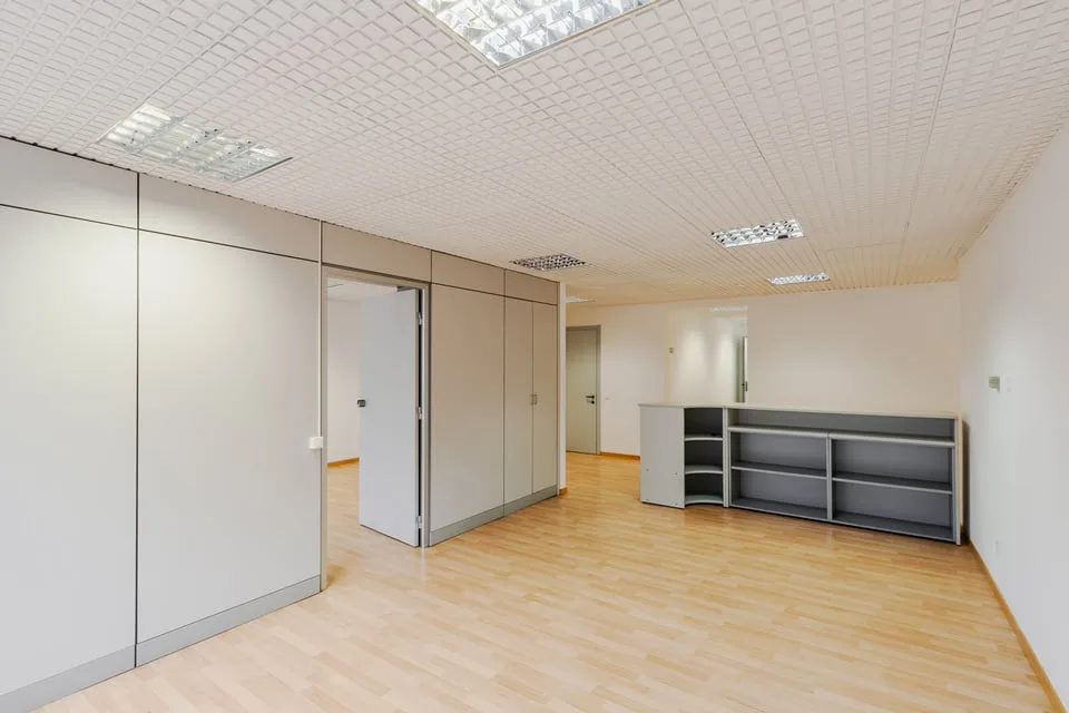 BIOGGIO - GROSSES BÜRO IN STRATEGISCHER LAGE ZU VERMIETEN (rif. 013)
