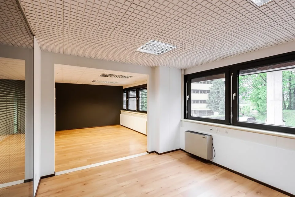 BIOGGIO - GROSSES BÜRO IN STRATEGISCHER LAGE ZU VERMIETEN (rif. 013)