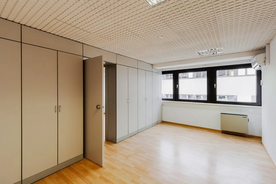 BIOGGIO - GROSSES BÜRO IN STRATEGISCHER LAGE ZU VERMIETEN (rif. 013)