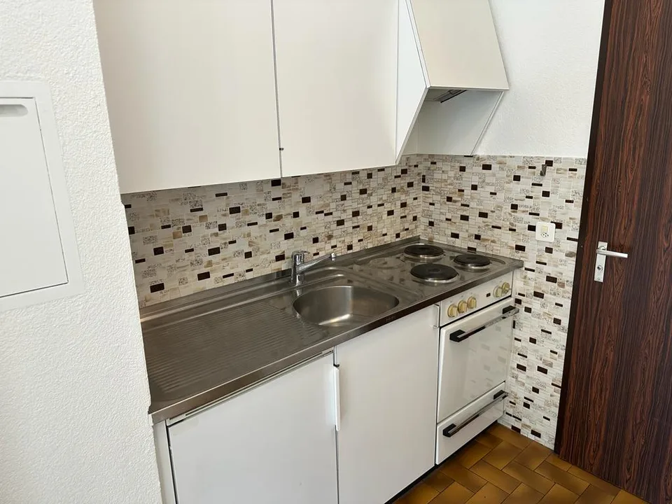 STUDIO EN ATTIQUE A COTE DE LA GARE AVEC PLACE DE PARC