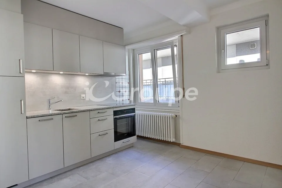 Appartement de 2.5 pièces rénové pour location à Sion.