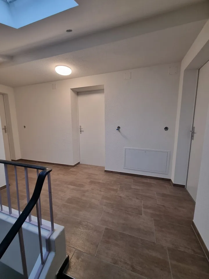 Charmantes Dachwohnung mit 1 Zimmer in Bévilard – Foto 6 von 7