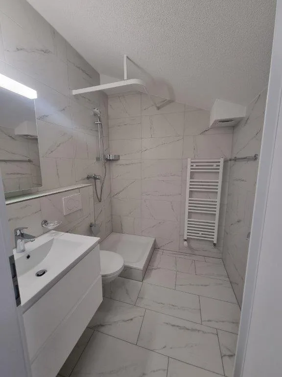Charmantes Dachwohnung mit 1 Zimmer in Bévilard