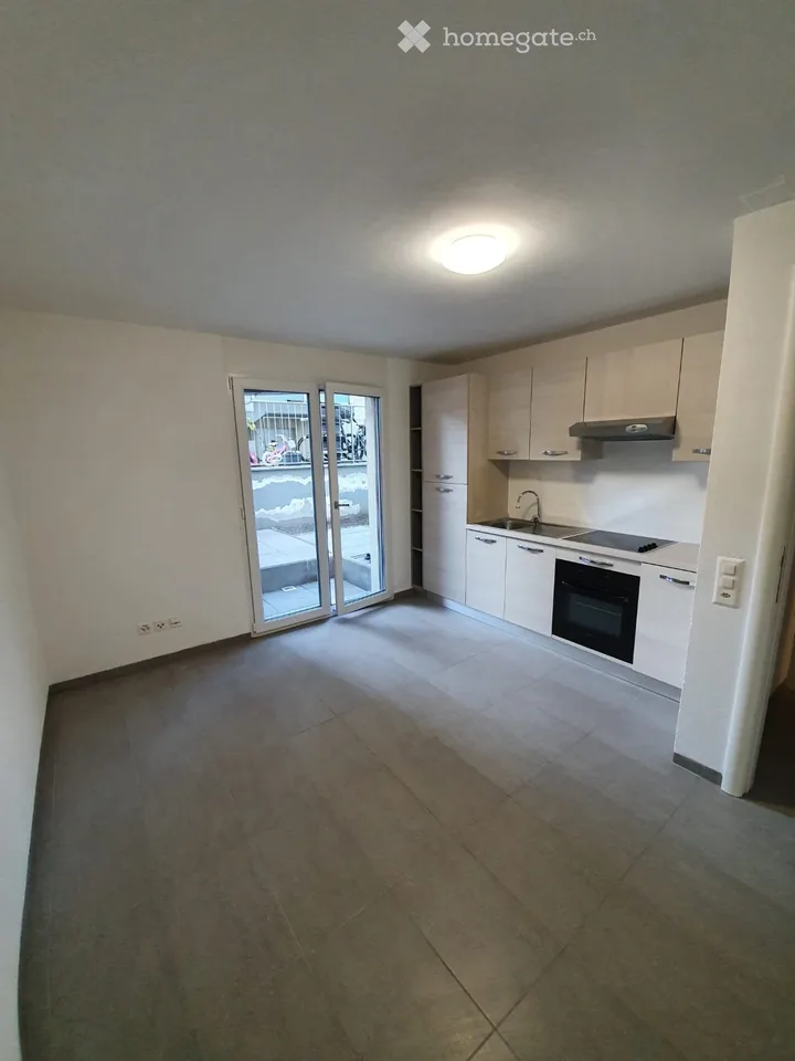 Moderne 2.5-Zimmer-Wohnung mit Garten zu vermieten